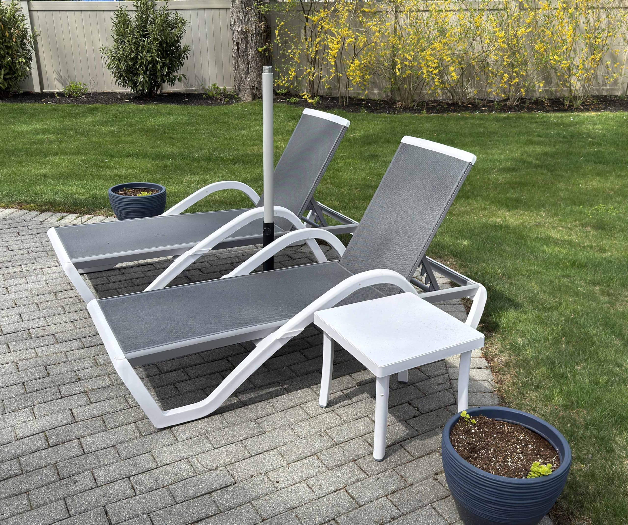 PURPLE LEAF Patio Chaise Lounge Chair with Armrests Outside Aluminum Plastic Stackable Tanning Chairs for Pool Sunbathing Beach Deck Outdoor Lounger, Khaki