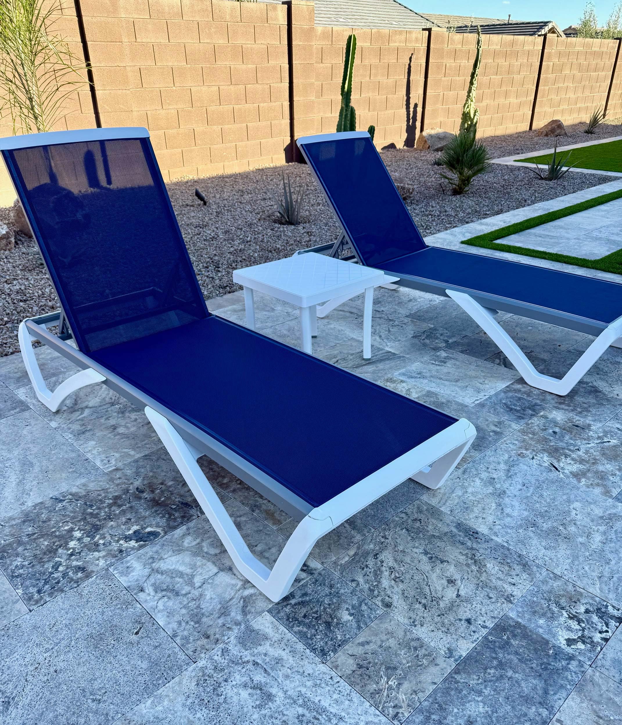 PURPLE LEAF Patio Chaise Lounge Chair with Armrests Outside Aluminum Plastic Stackable Tanning Chairs for Pool Sunbathing Beach Deck Outdoor Lounger, Khaki